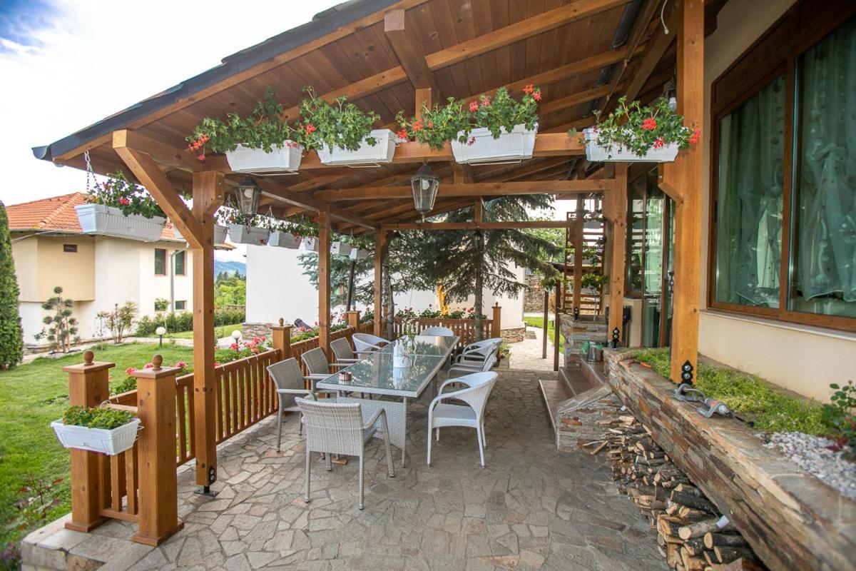 Vila Gardenia Gumoshtnik ภายนอก รูปภาพ