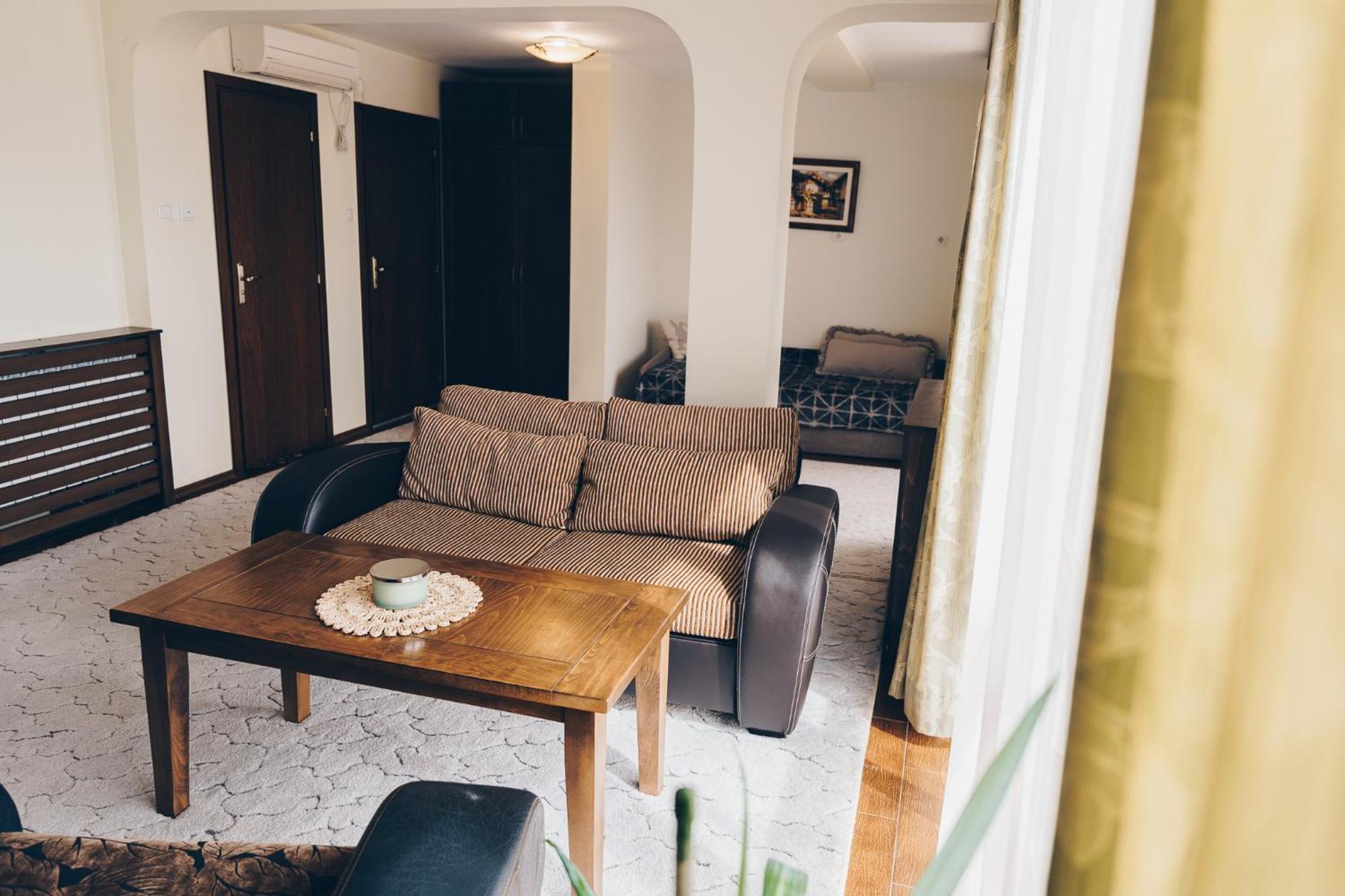 Vila Gardenia Gumoshtnik ภายนอก รูปภาพ